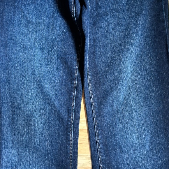 White House Black Market Boot Cut Mid Rise Jeans!! Size 4 but fits like a 6. - Picture 4 of 12
